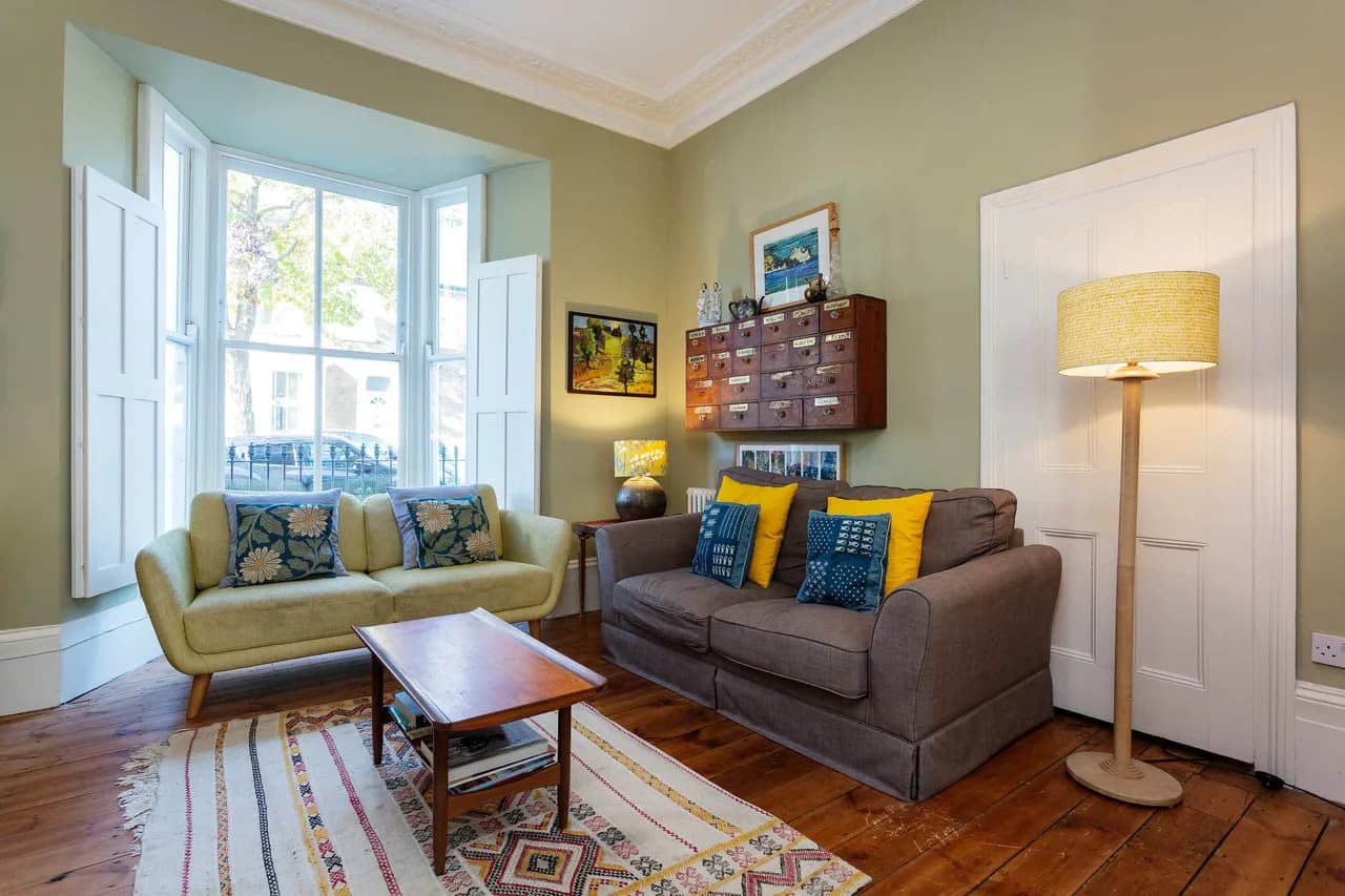 Contemporary Four Bedroom Villa in East London photo 3