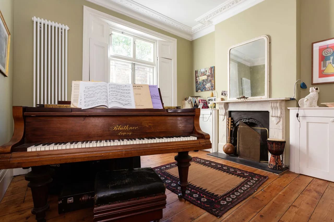 Contemporary Four Bedroom Villa in East London photo 4