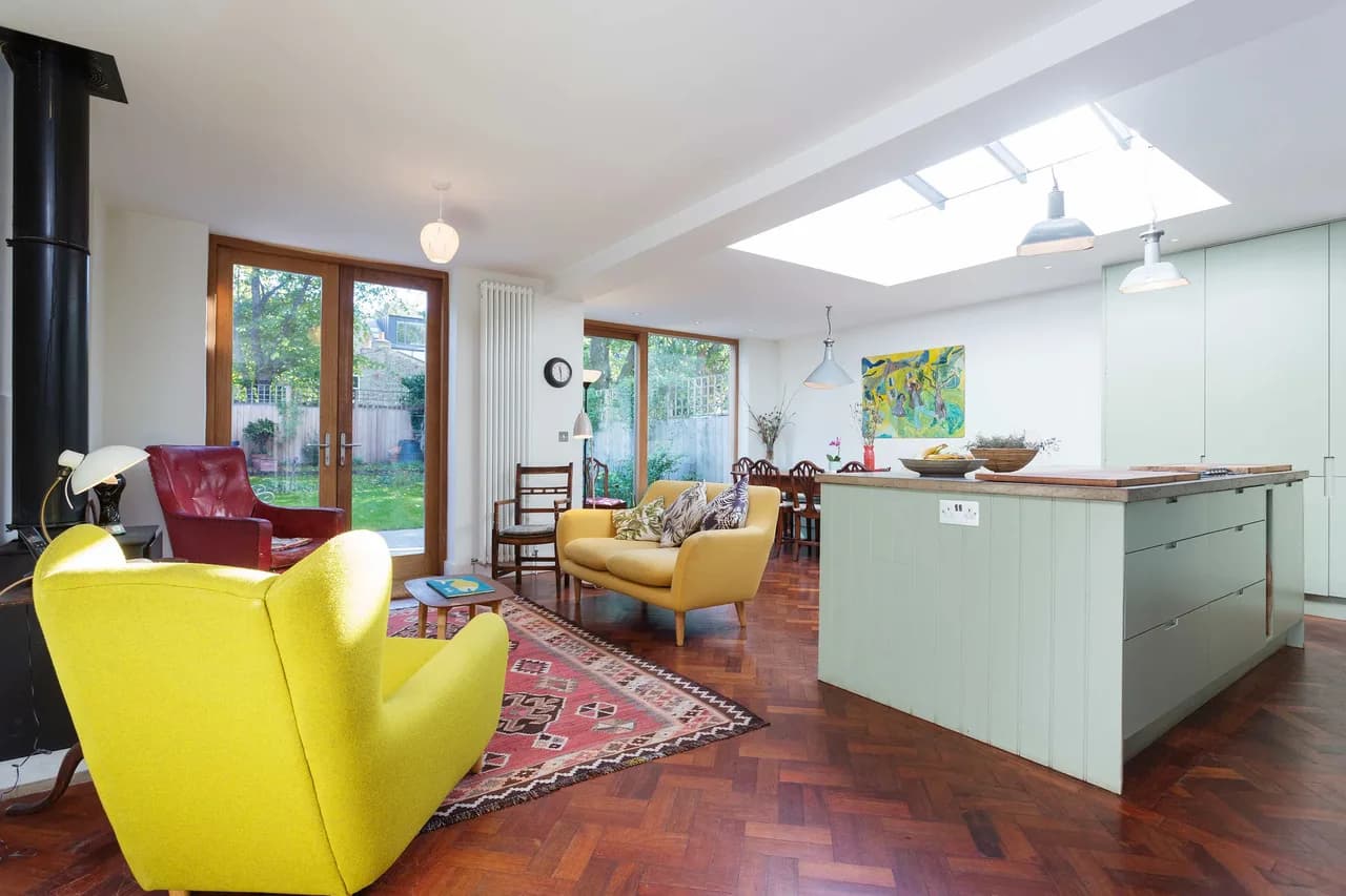 Contemporary Four Bedroom Villa in East London photo 5