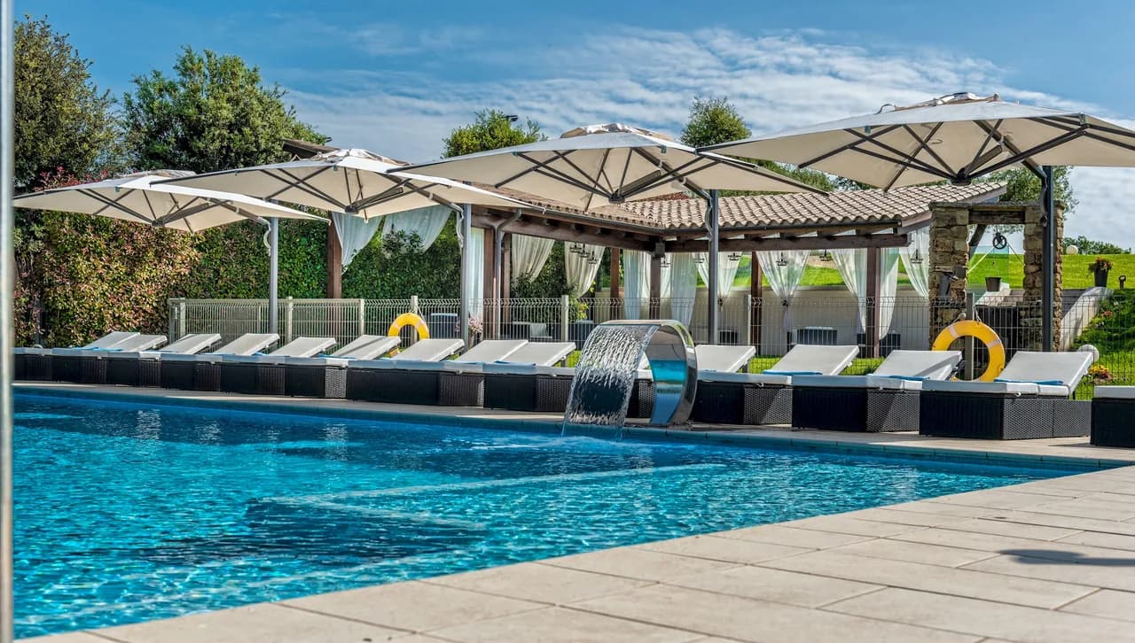 Spacious Eight-Bedroom Villa in Cornella del Terri photo 4