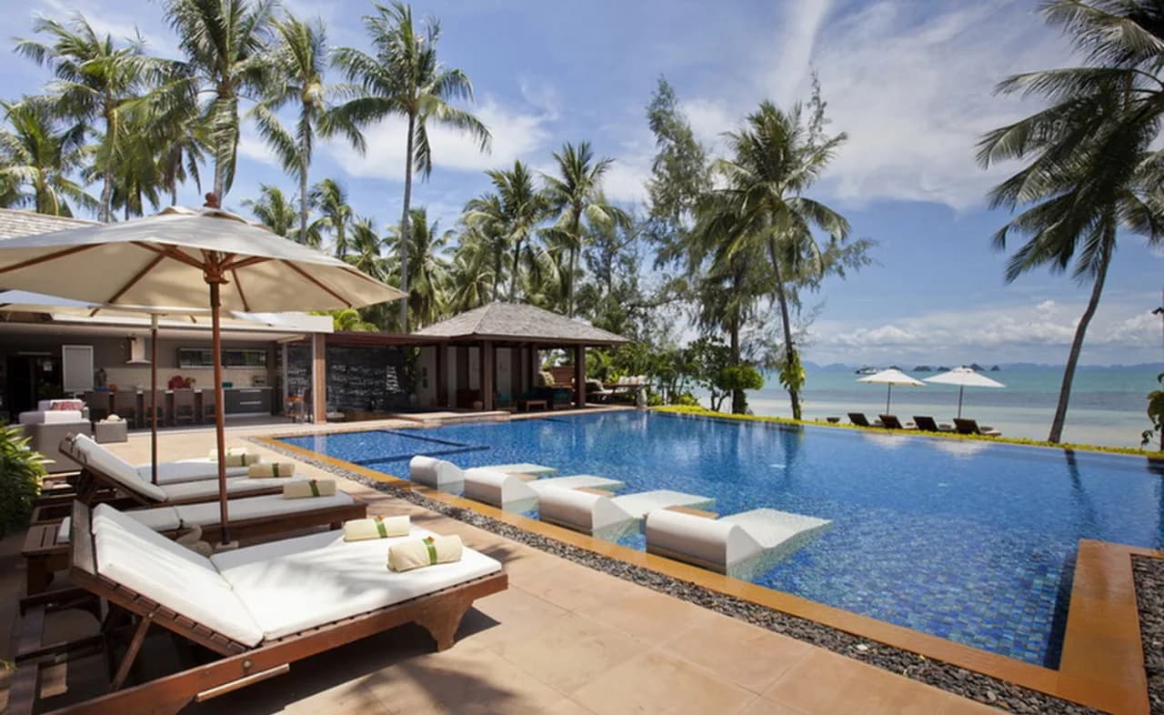 Luxurious Eight Bedroom Villa in Tong Yang photo 2