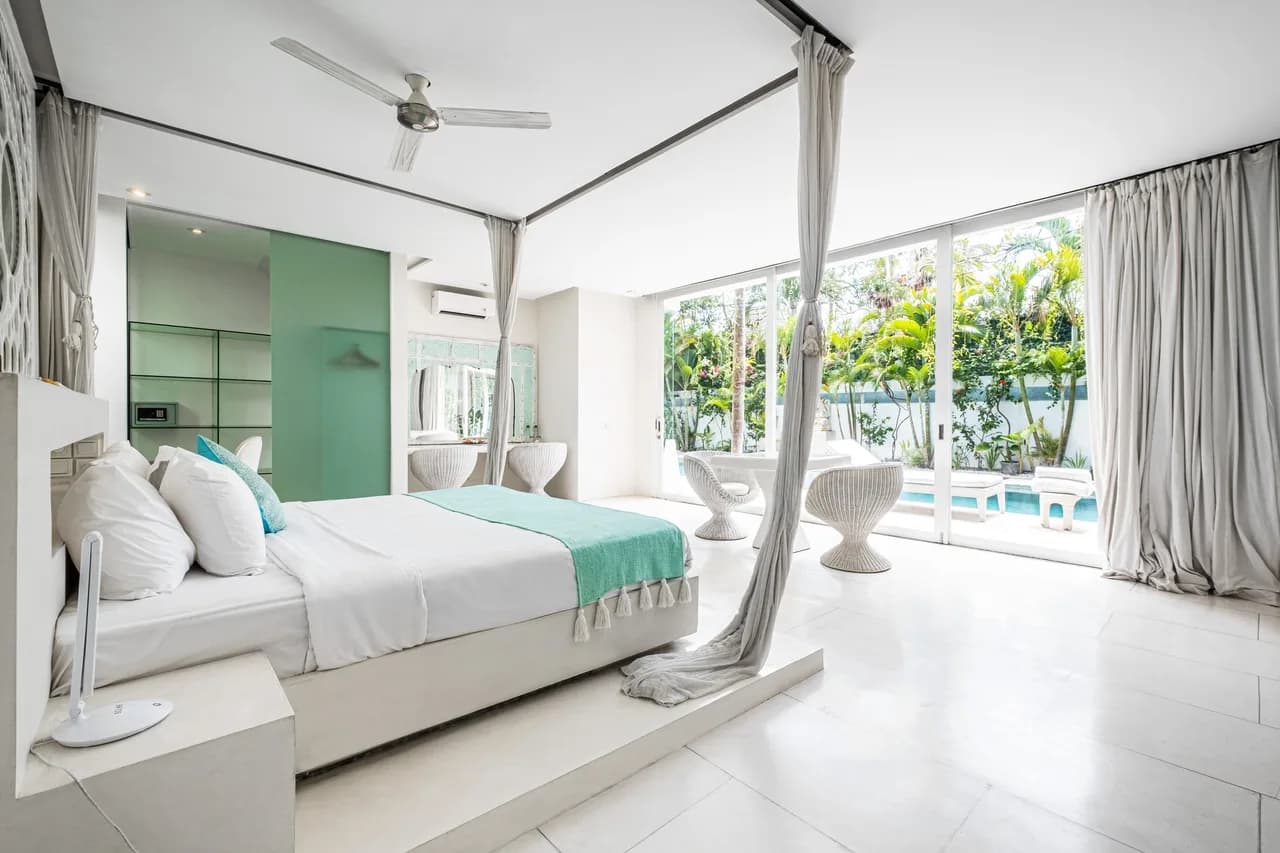 Balcony Five Bedroom Villa in North Kuta photo 5