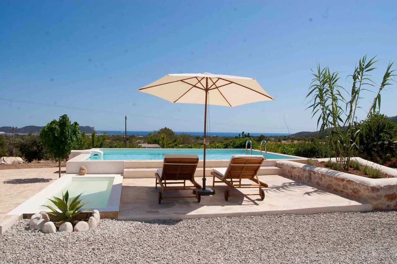 Modern Five-Bedroom Villa in Sant Josep de Sa Talaia photo 3