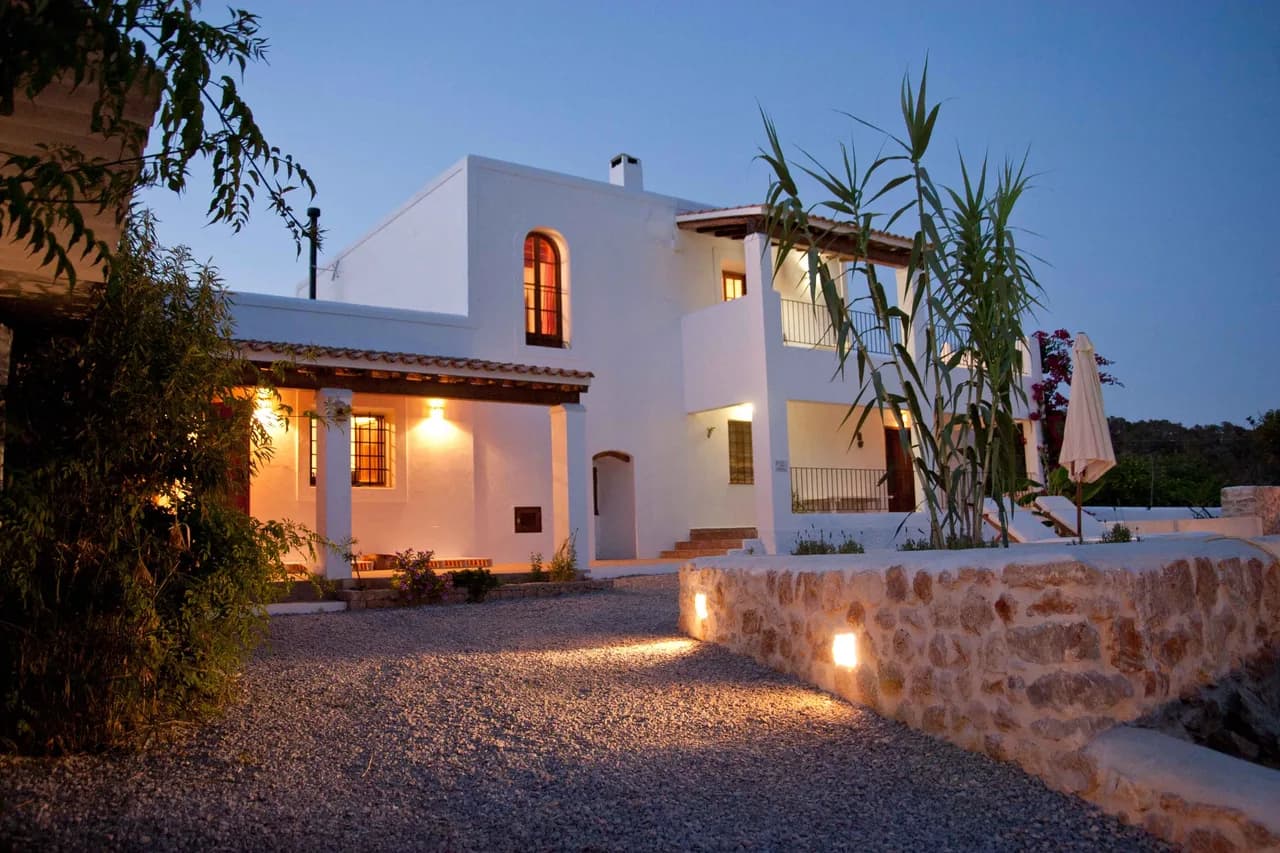 Modern Five-Bedroom Villa in Sant Josep de Sa Talaia photo 4