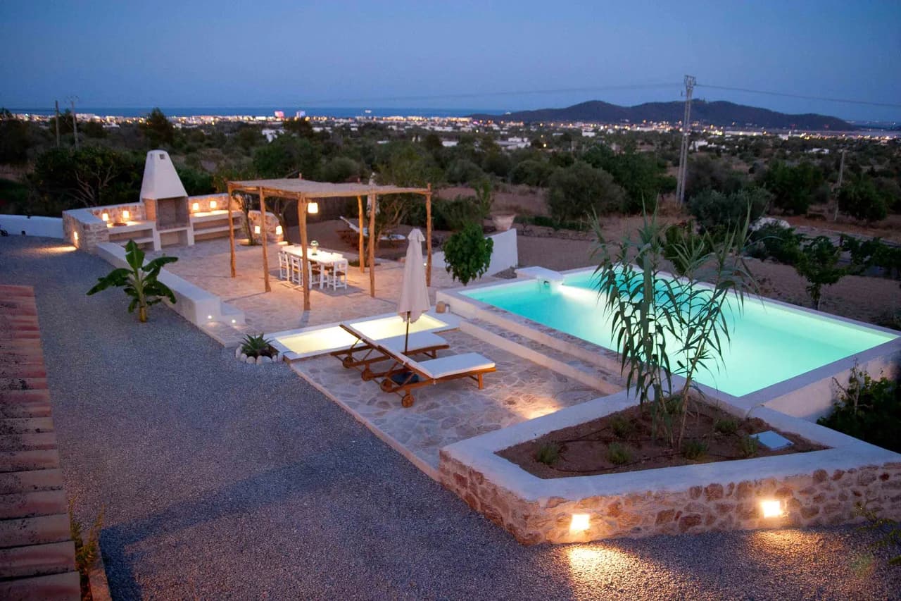 Modern Five-Bedroom Villa in Sant Josep de Sa Talaia photo 5