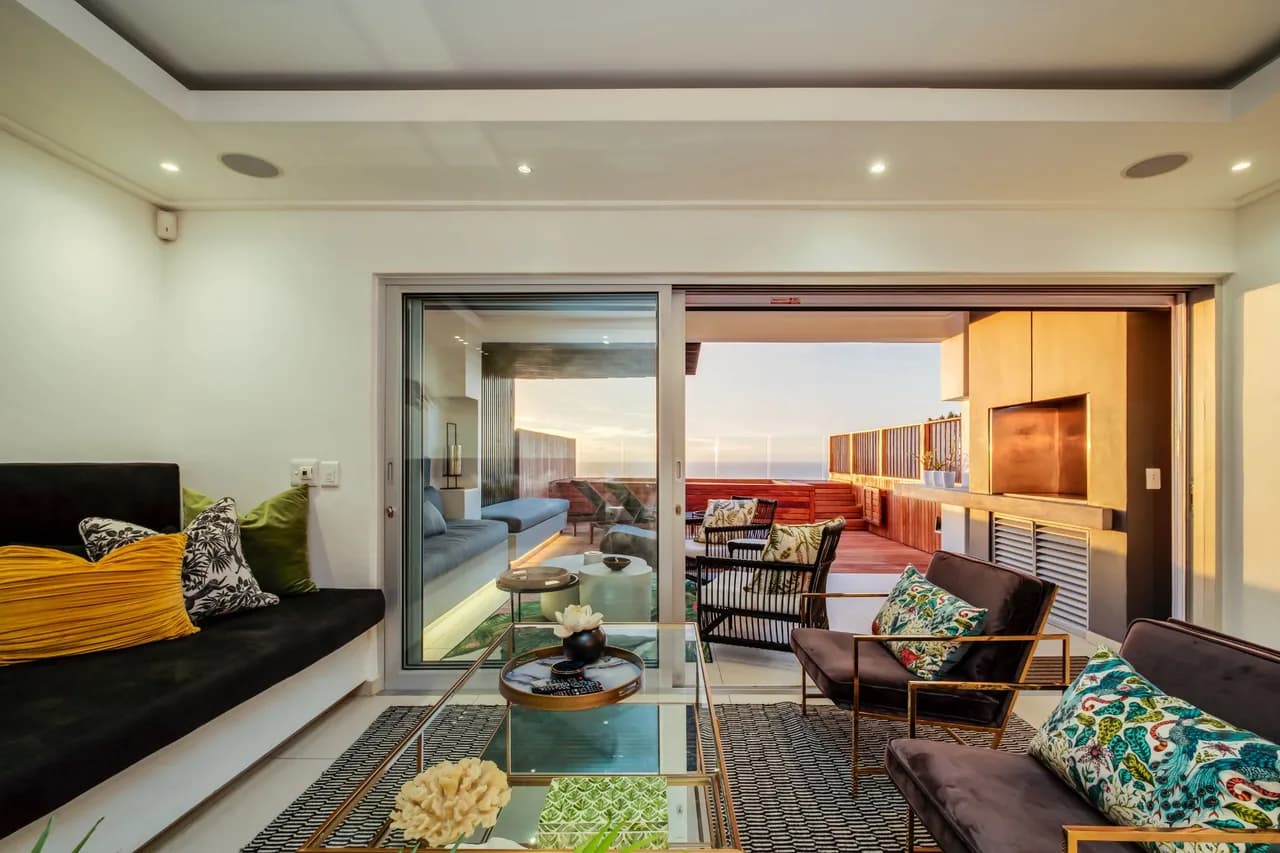 Elegant Three-Bedroom Apartment in Cape Town photo 3
