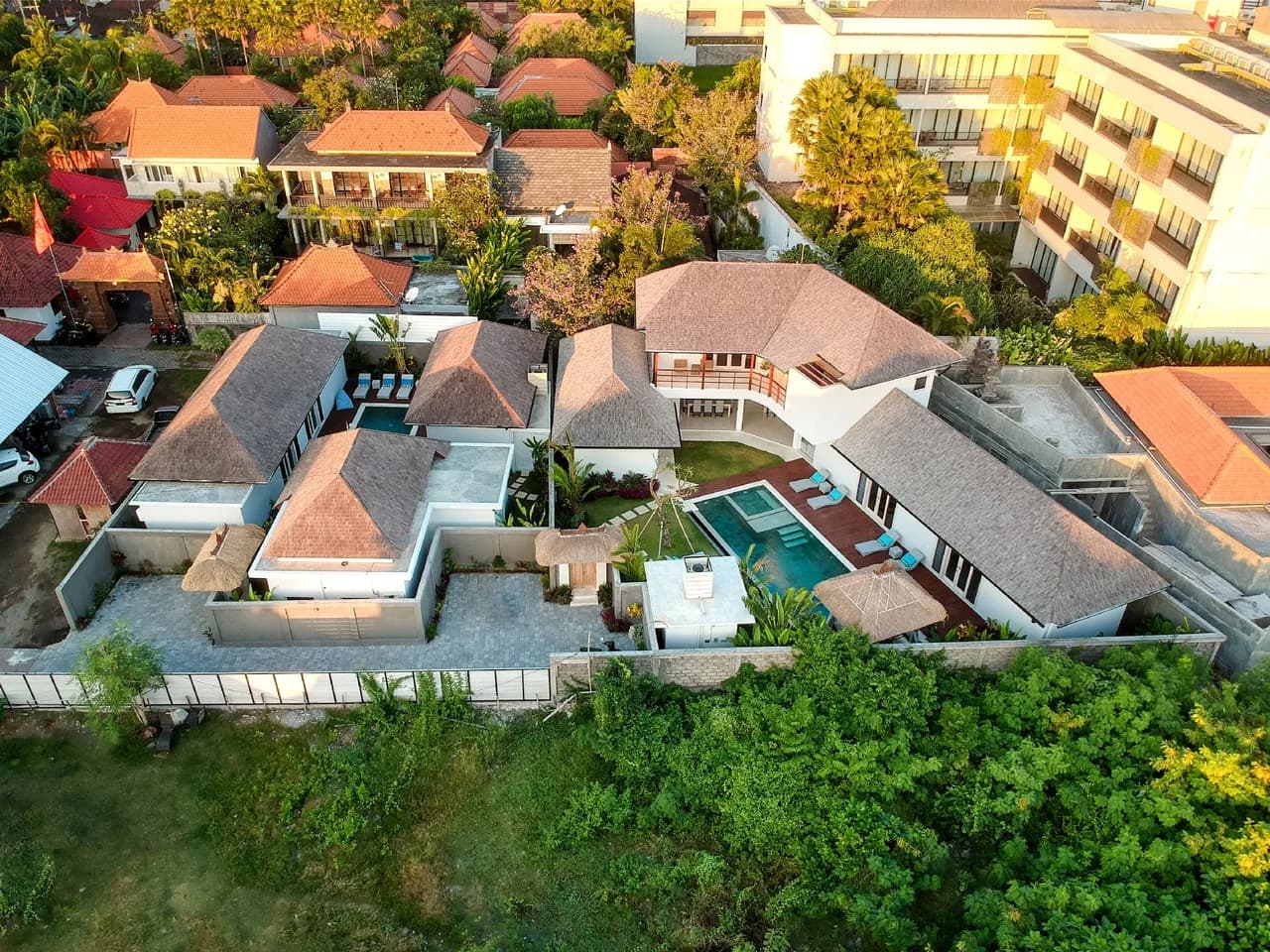 Terrace Seven-Bedroom Villa in North Kuta photo 2