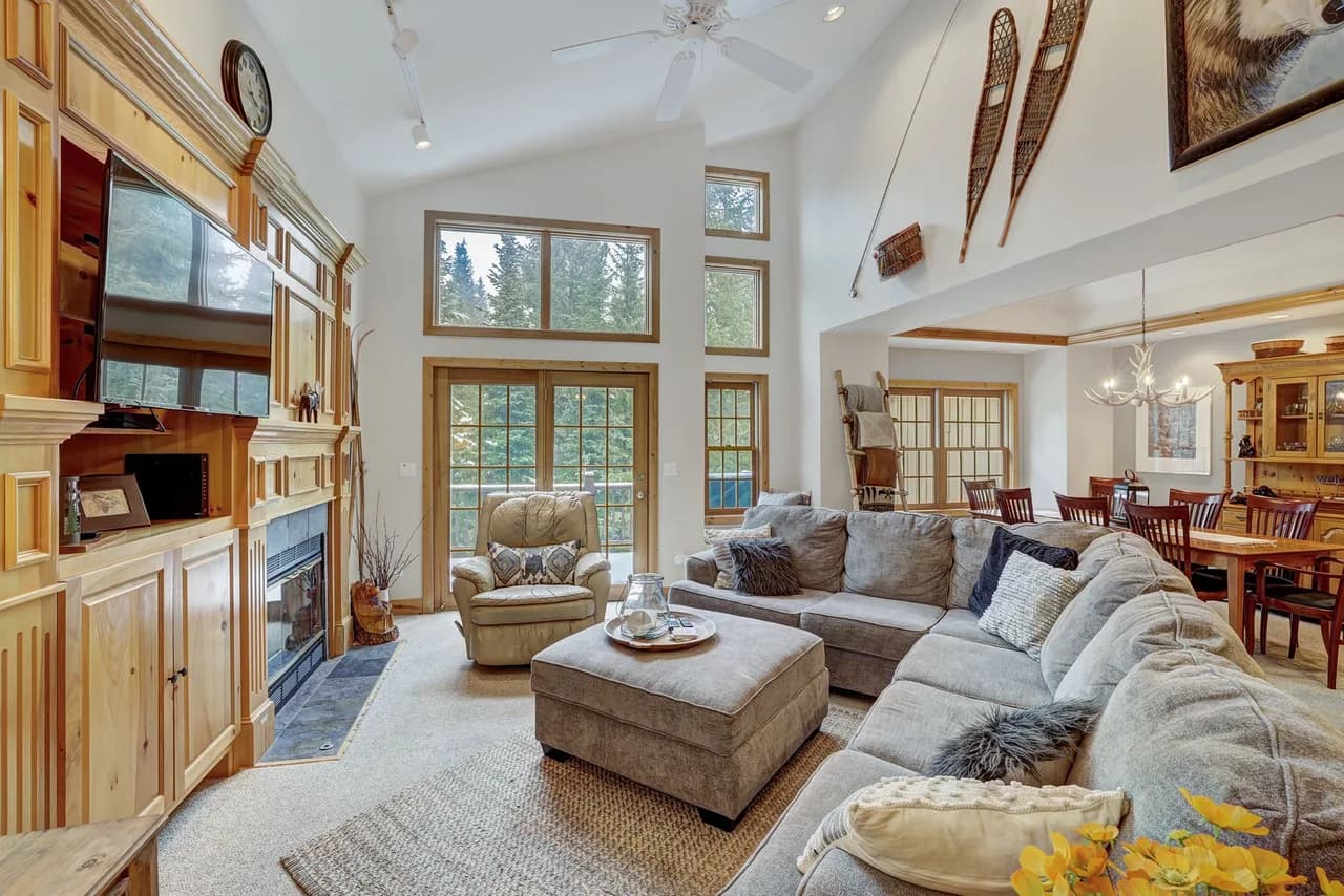 Mountain-View Three Bedroom Villa in Breckenridge