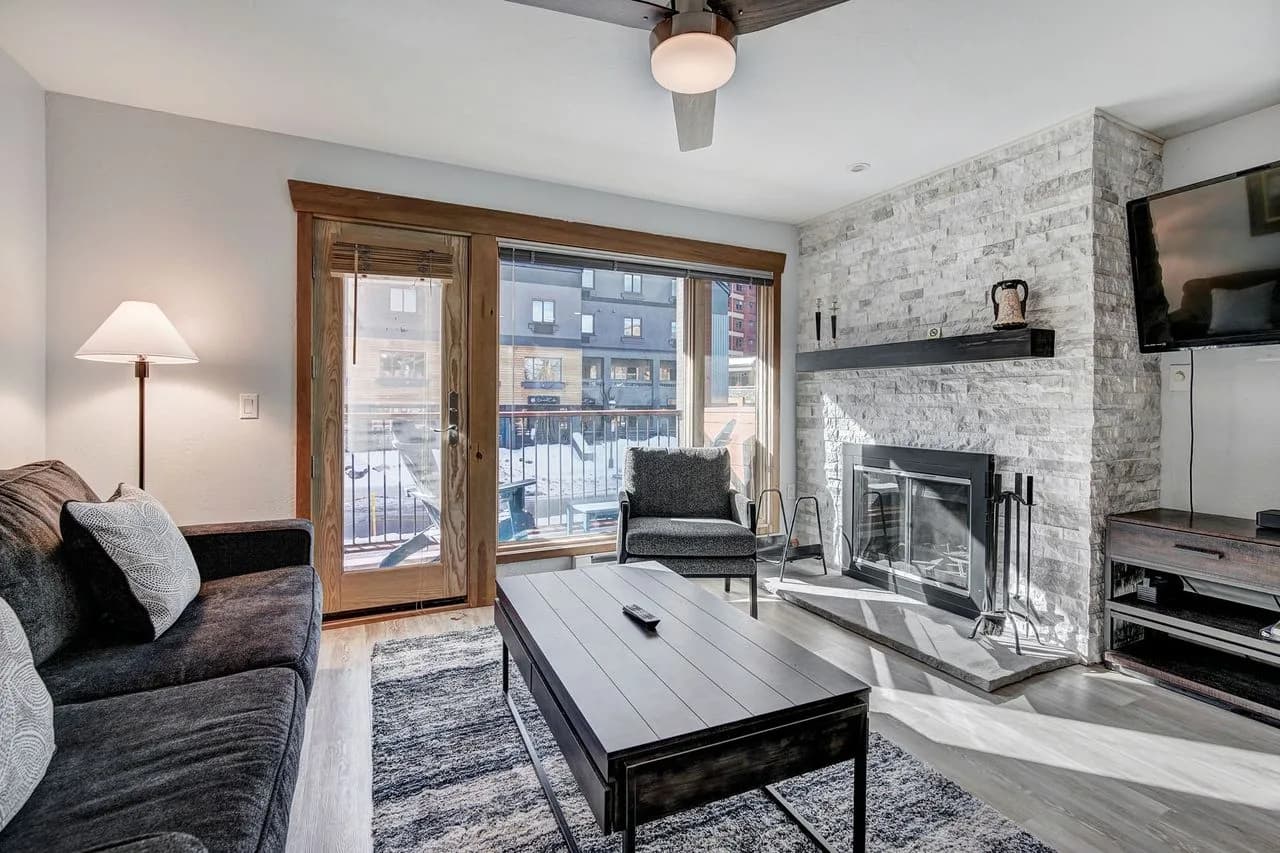 Cozy Balcony One Bedroom Retreat in Breckenridge photo 3