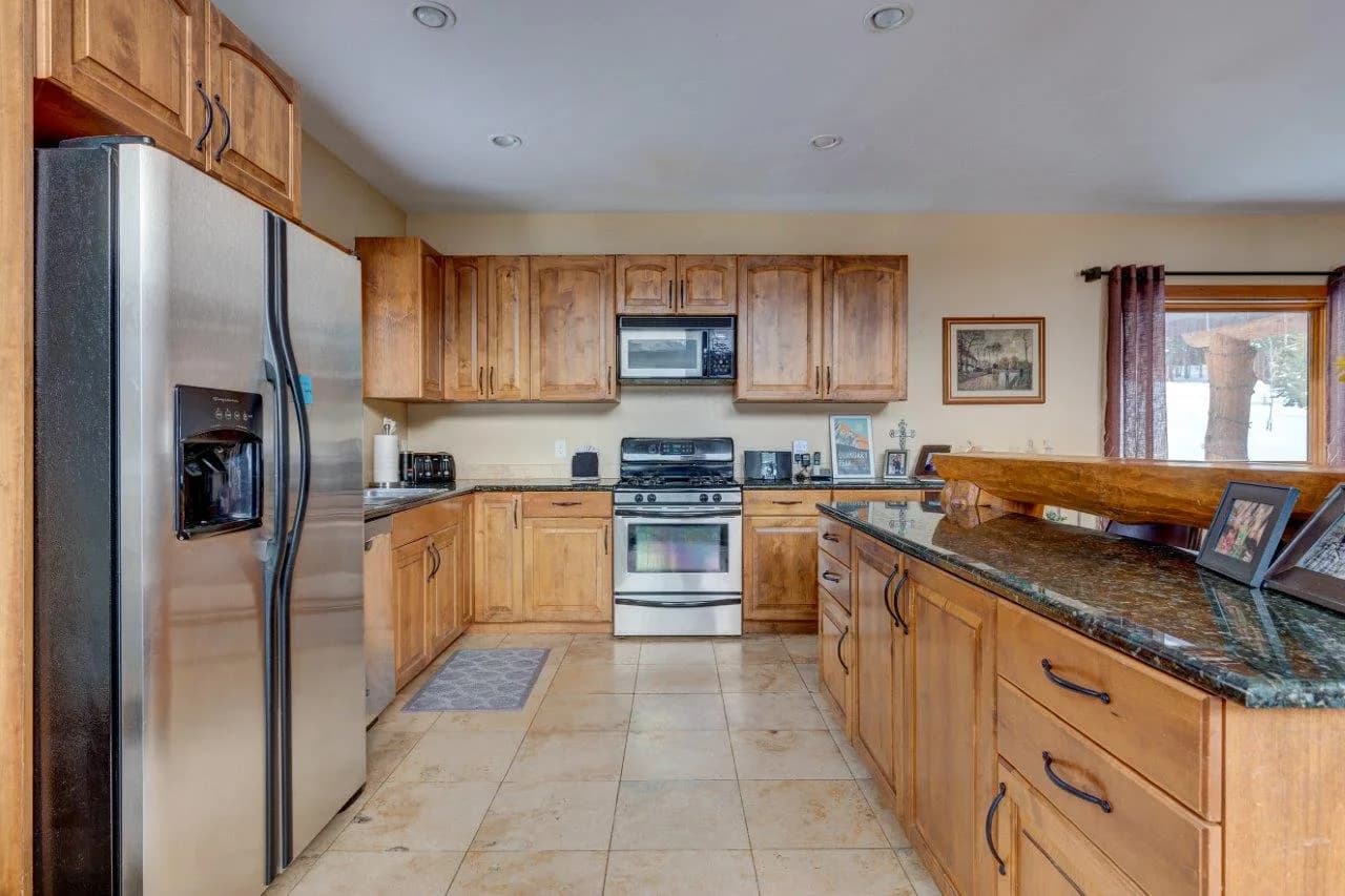 Spacious Five Bedroom Retreat in Blue River photo 4
