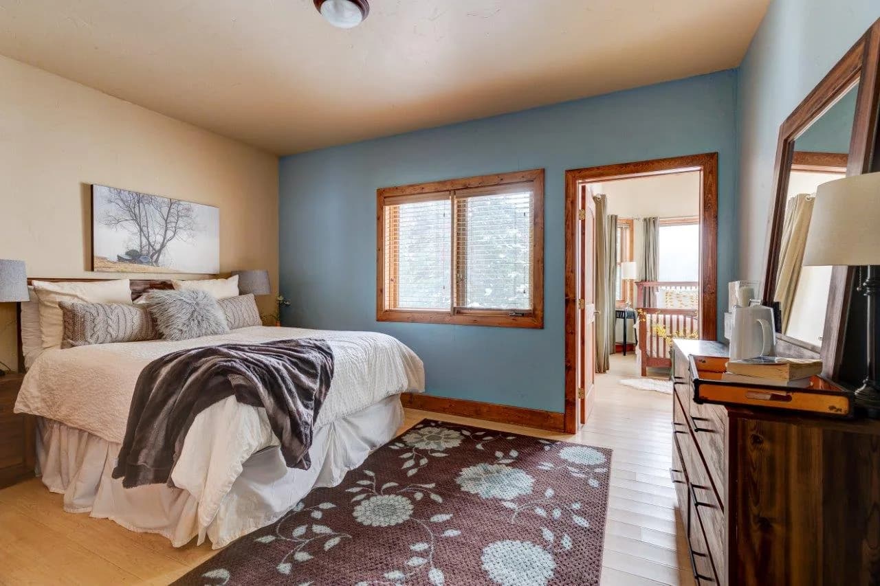 Spacious Five Bedroom Retreat in Blue River photo 5