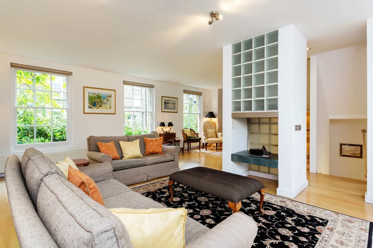 Stylish Two Bedroom Apartment in London