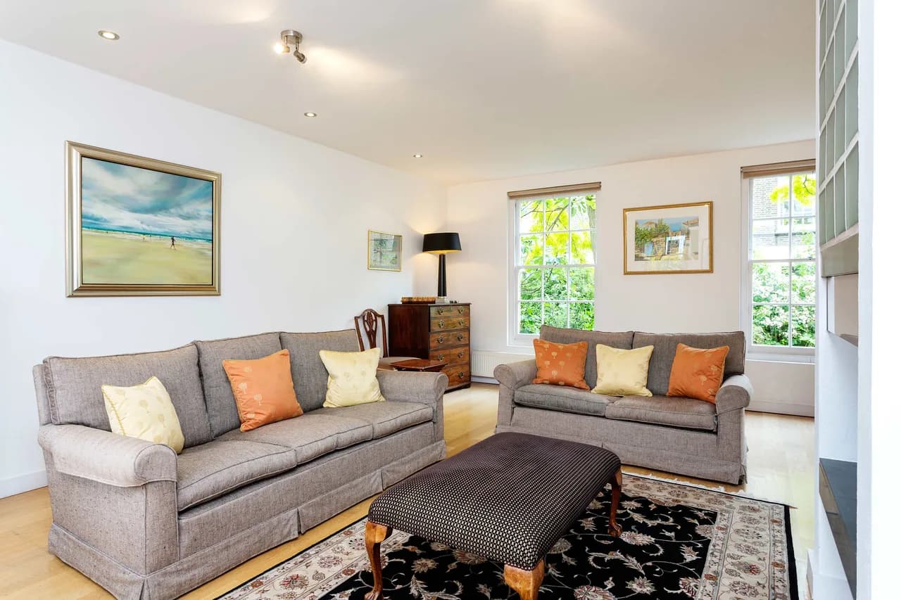 Stylish Two Bedroom Apartment in London photo 3