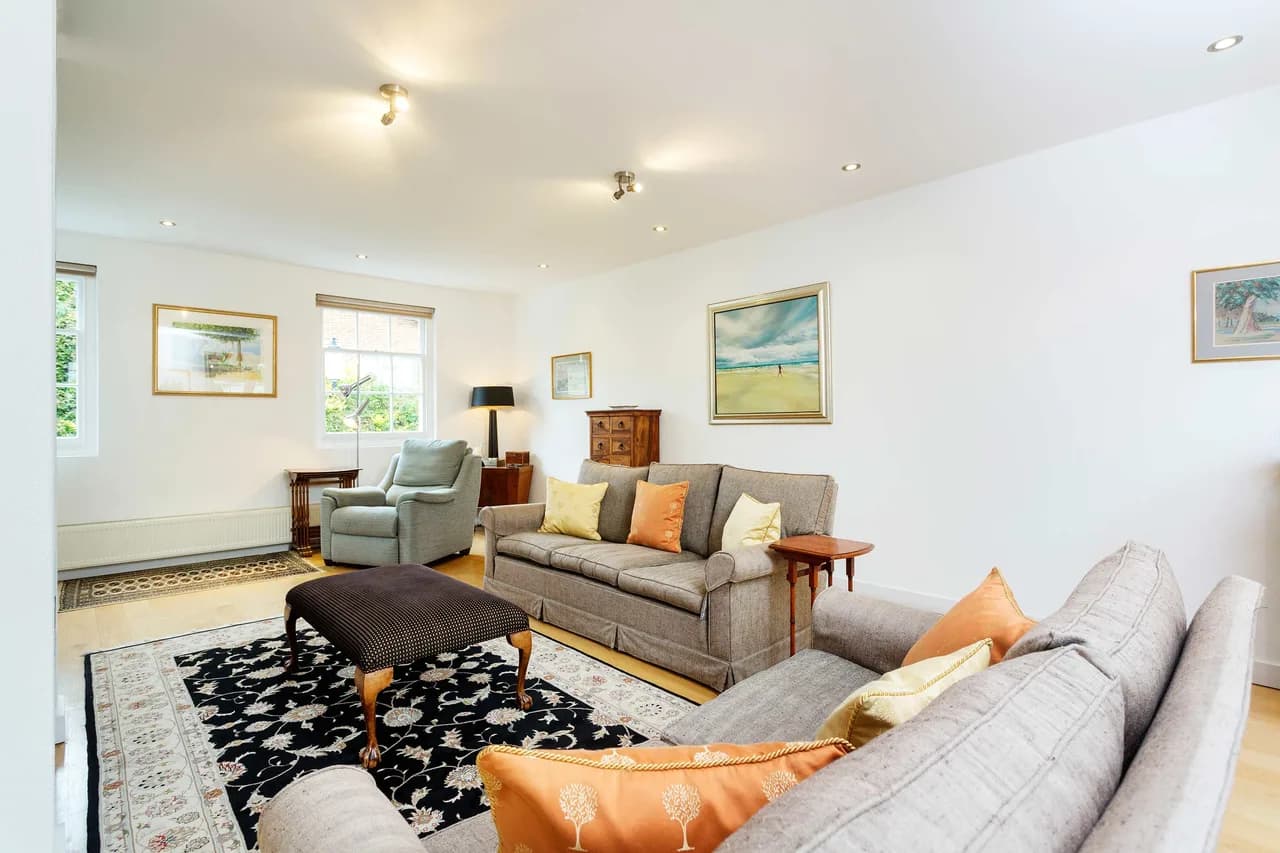 Stylish Two Bedroom Apartment in London photo 5