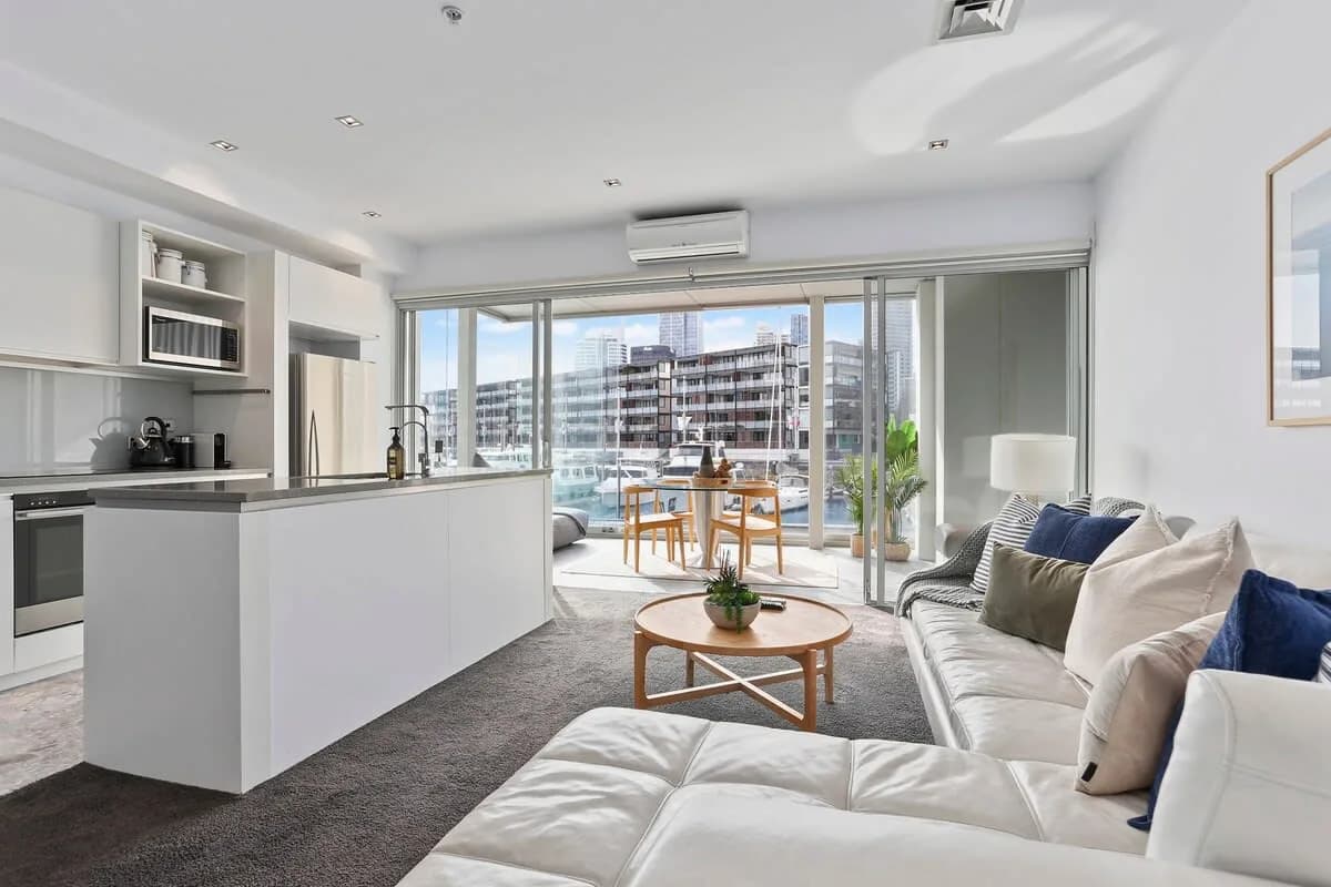 Waterfront Two Bedroom Apartment in Auckland photo 4