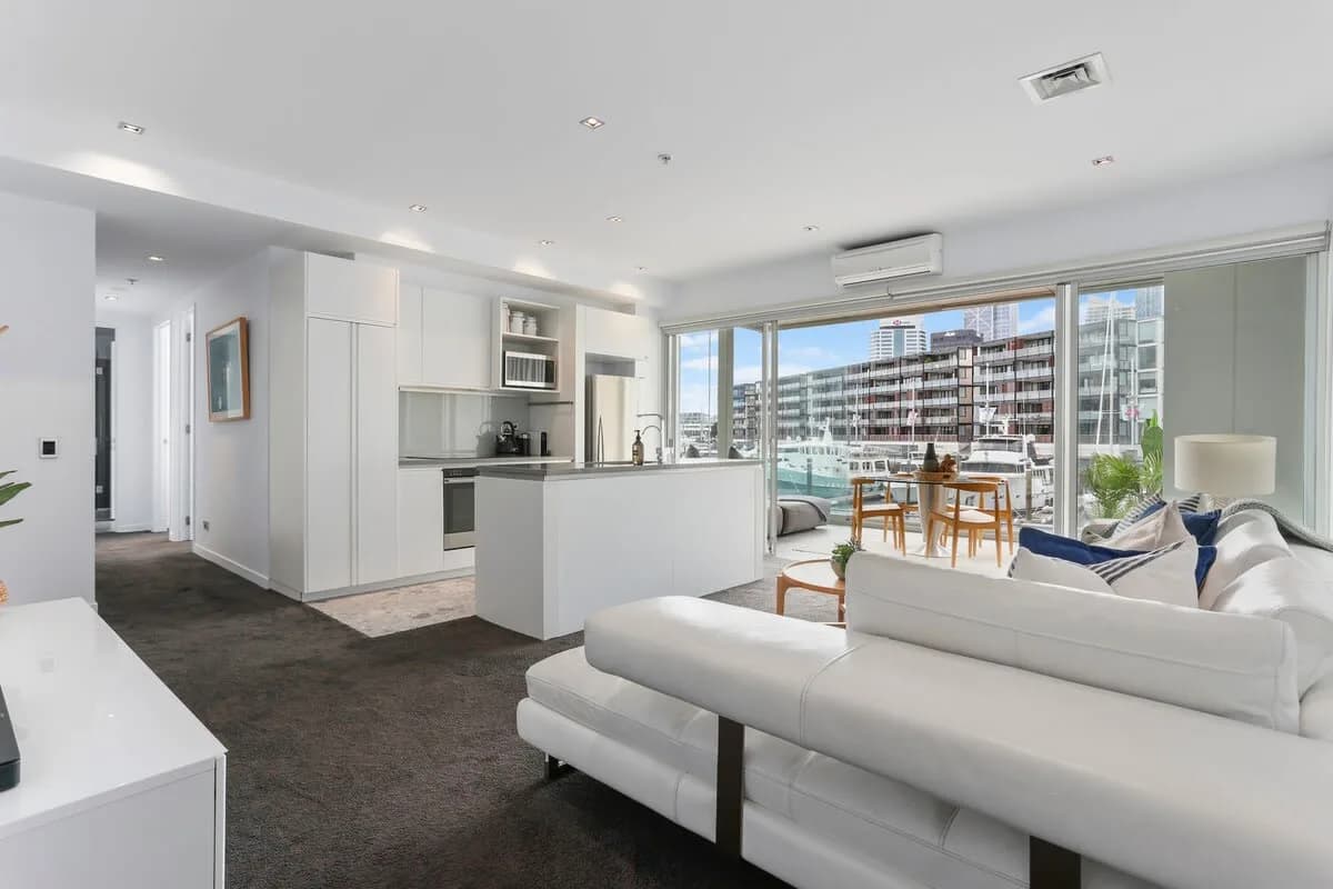 Waterfront Two Bedroom Apartment in Auckland photo 5