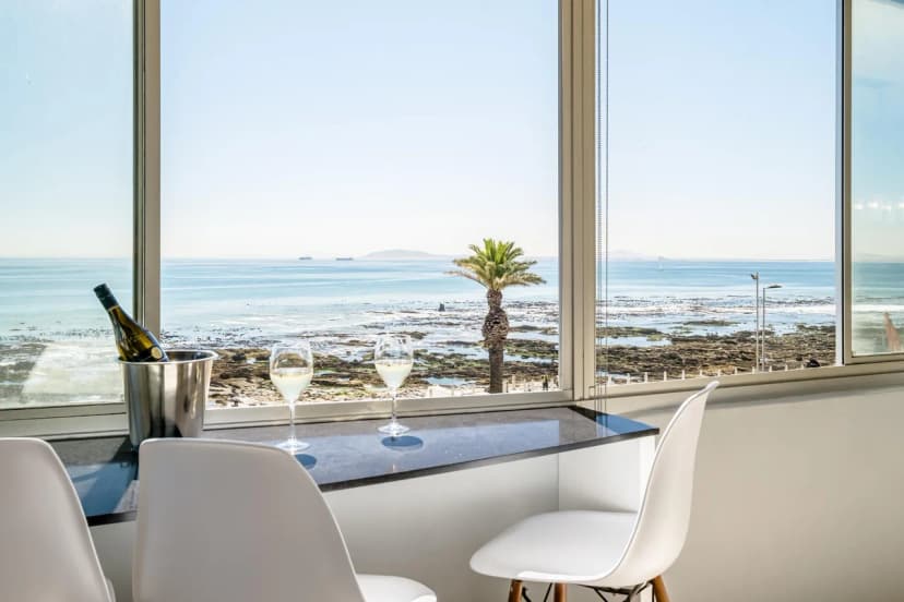 Beautiful Apartment walking Distance to the Ocean (Atlantic Views)