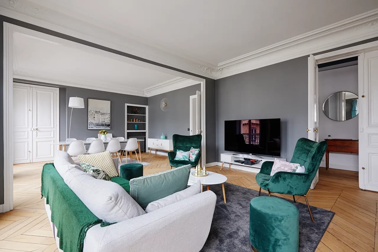 Elegant Four Bedroom Apartment in Paris photo 3