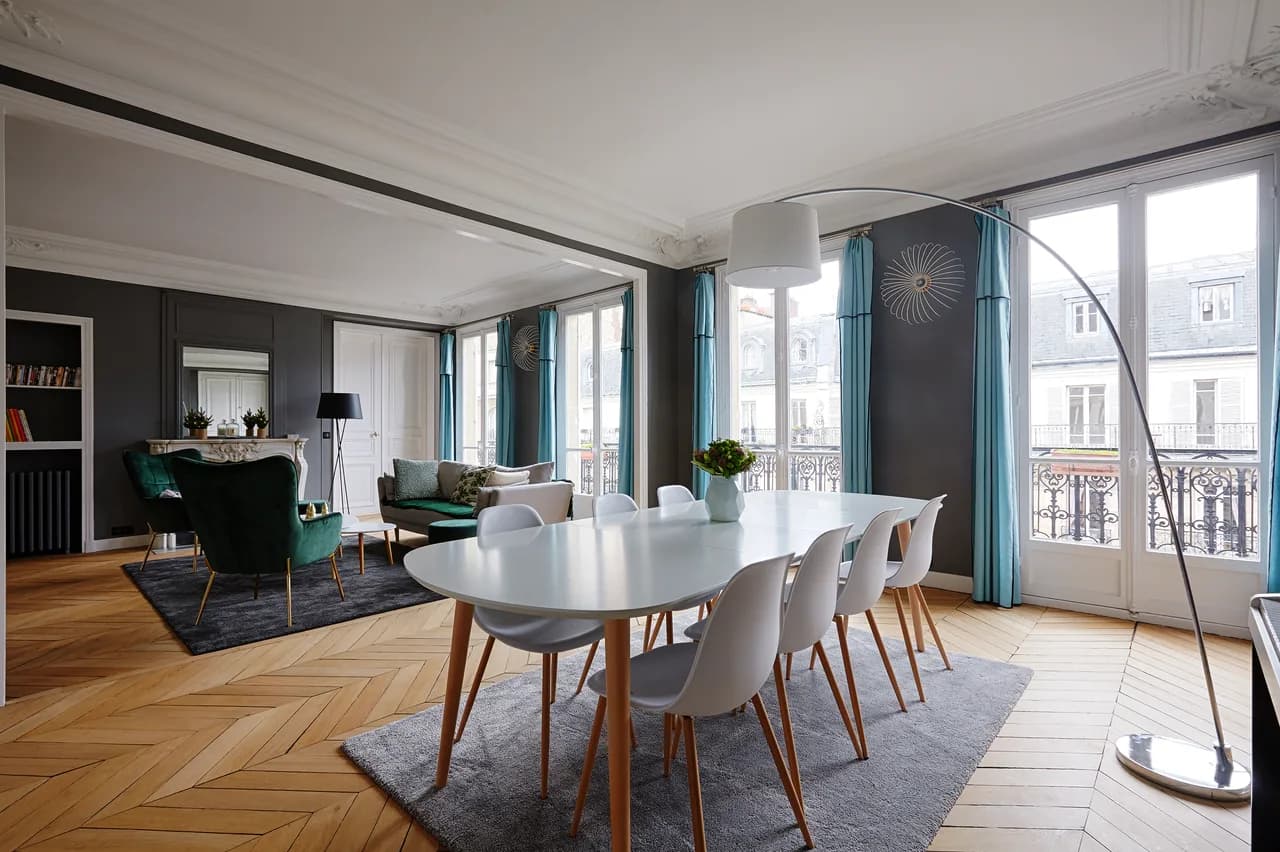 Elegant Four Bedroom Apartment in Paris photo 4