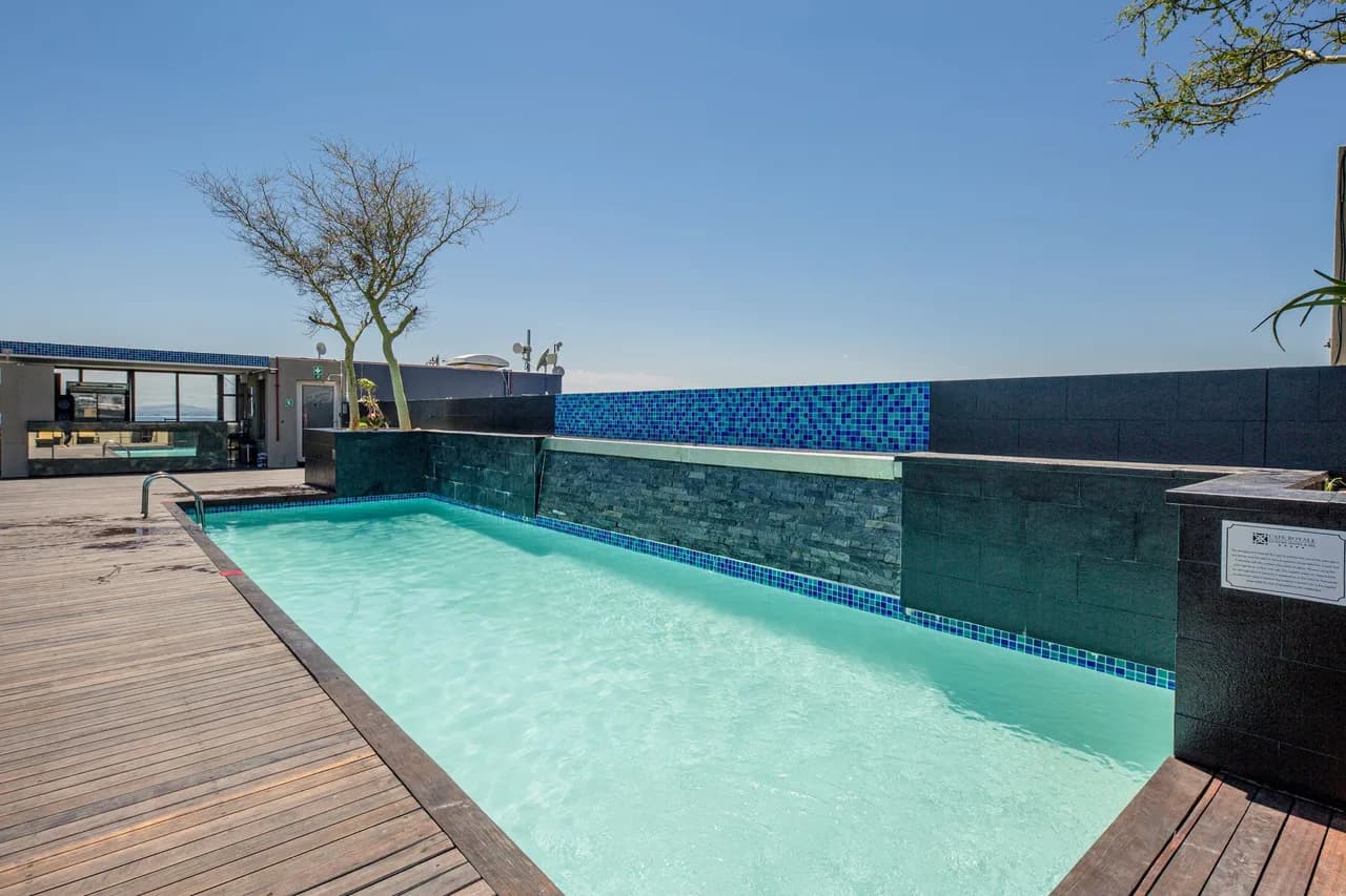 Modern Three Bedroom Apartment in Cape Town photo 2