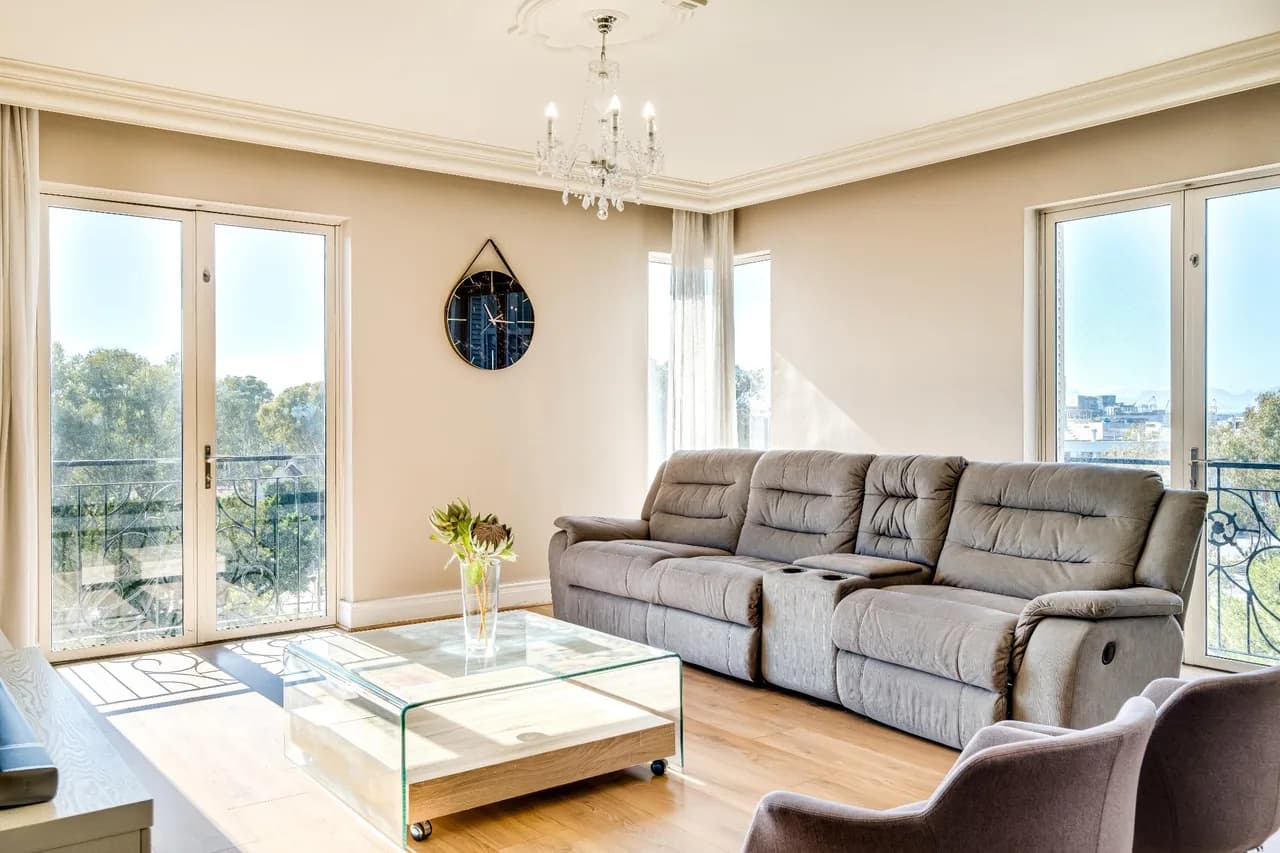 Modern Three Bedroom Apartment in Cape Town photo 3