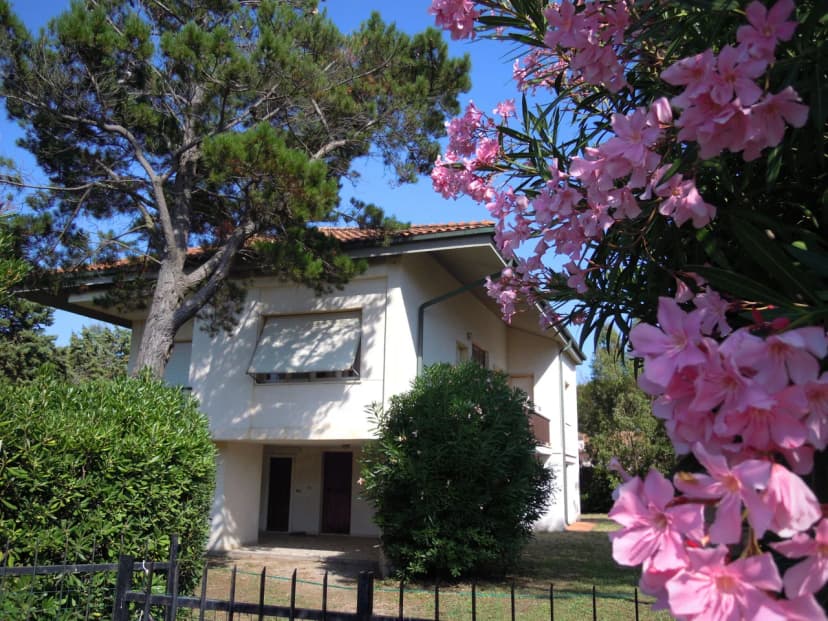 Terrace-Focused Four Bedroom Villa in Toscana