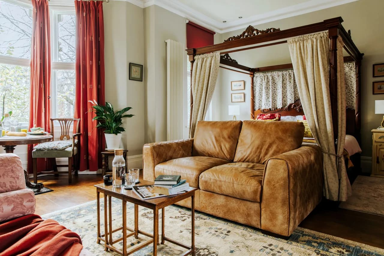 Downtown One Bedroom Suite in Cardiff