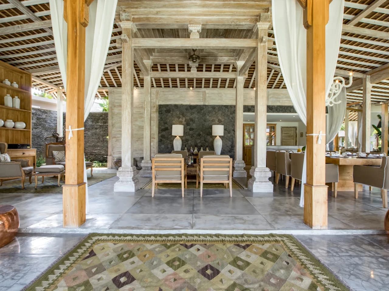 Twelve Bedroom Villa with Pool in Kerobokan Kelod photo 5