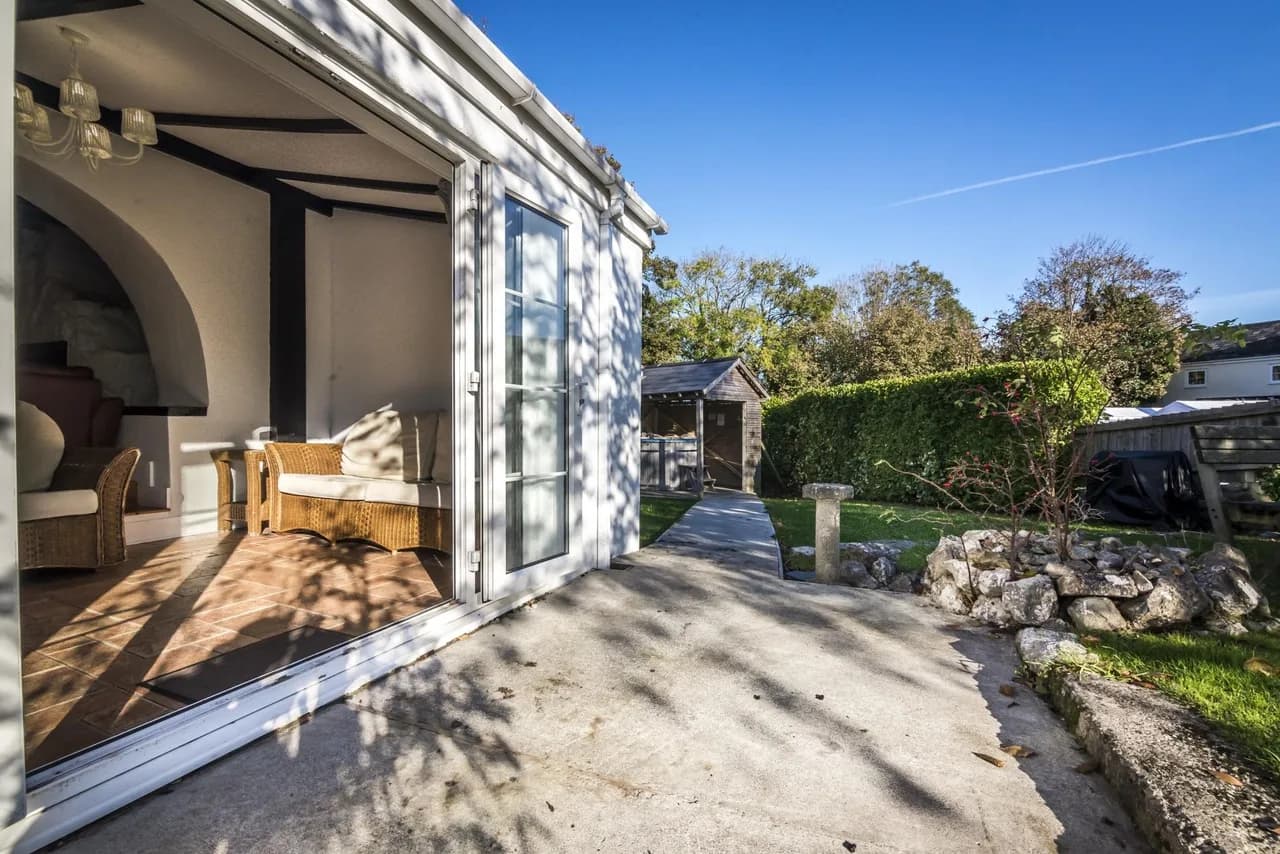 Converted Barn with Hot Tub in Penally photo 5