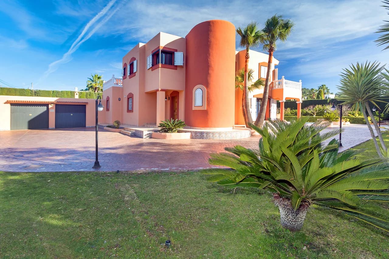 Spacious Six Bedroom Villa in Can Besso, Ibiza photo 2