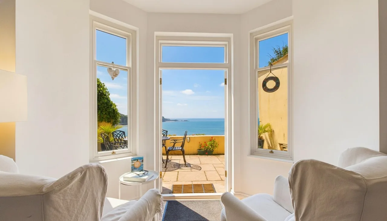 Seaview Two Bedroom Apartment in Tenby