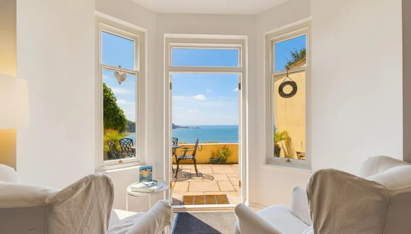 Sea Legs - 2 Bedroom Apartment - Tenby