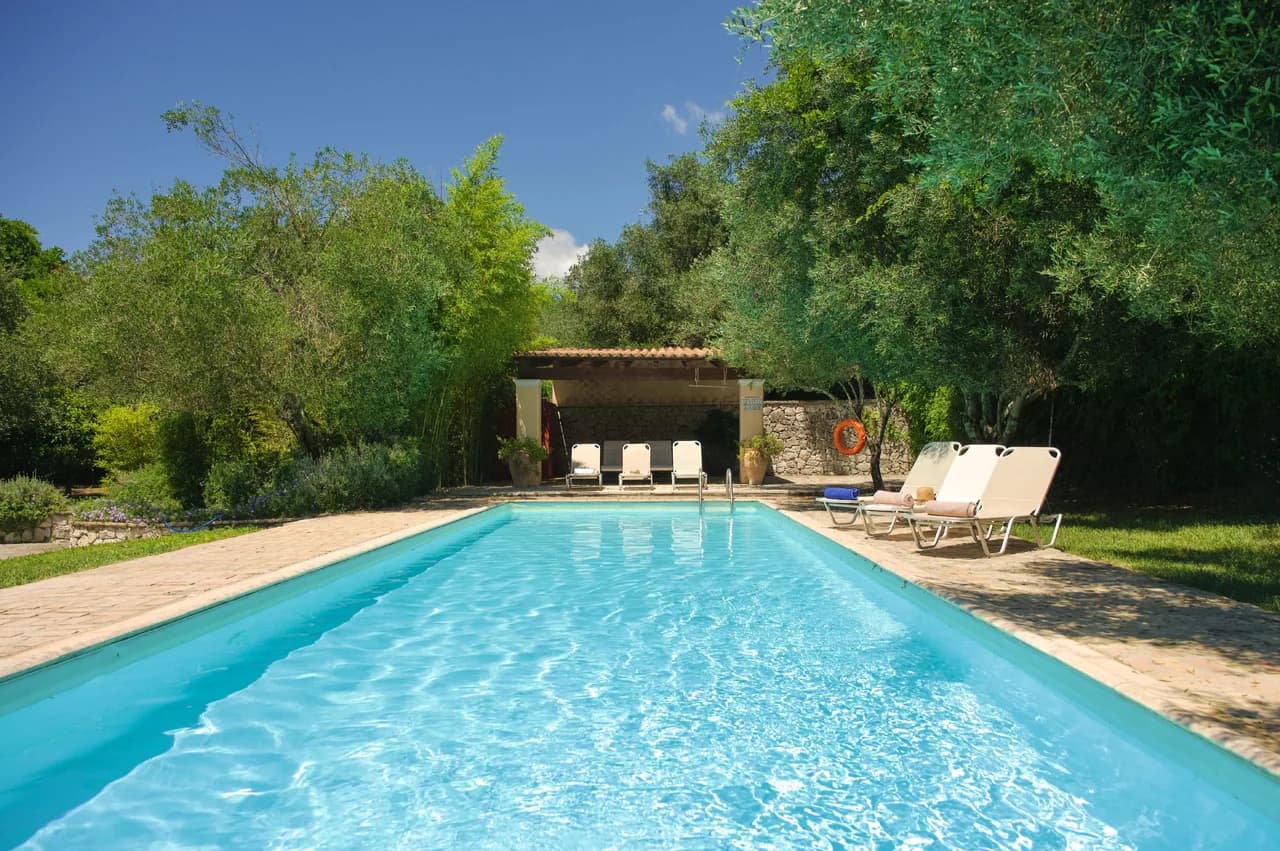 Charming Garden Villa in Poulades