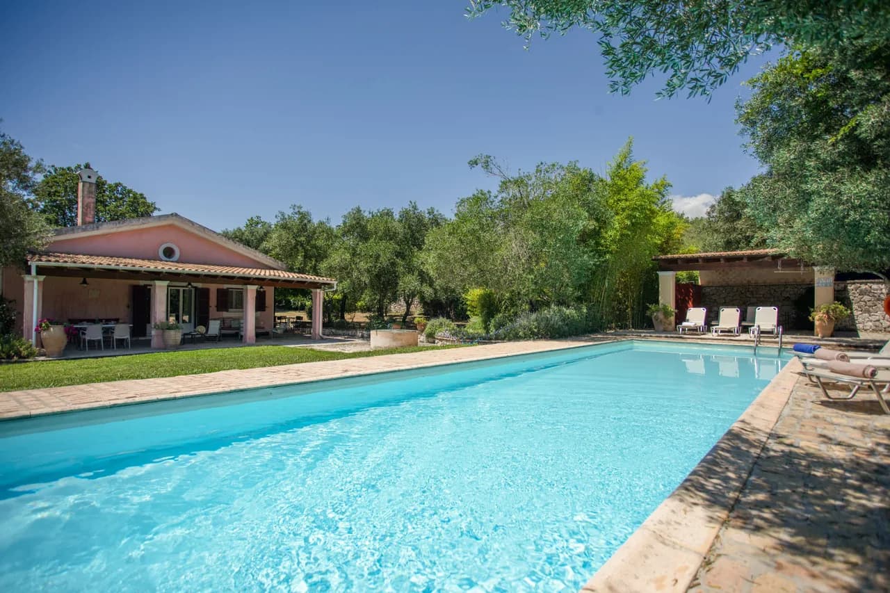 Charming Garden Villa in Poulades photo 3