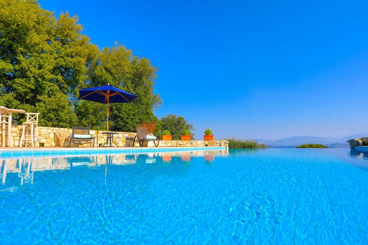 Charming Five-Bedroom Villa in Lithiasmenos photo 2