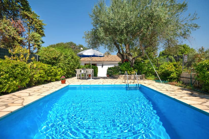 Fishermans Cottage: Private pool, a/c, near beach