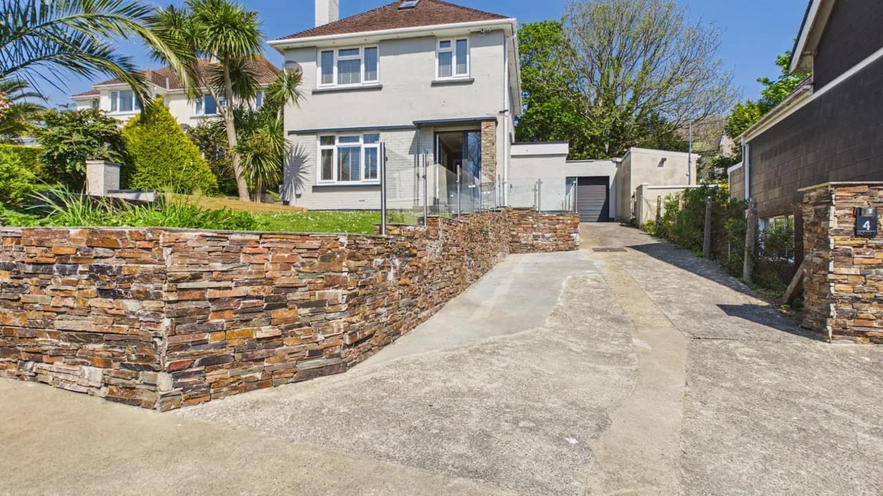Centrally Located Four Bedroom House in Tenby