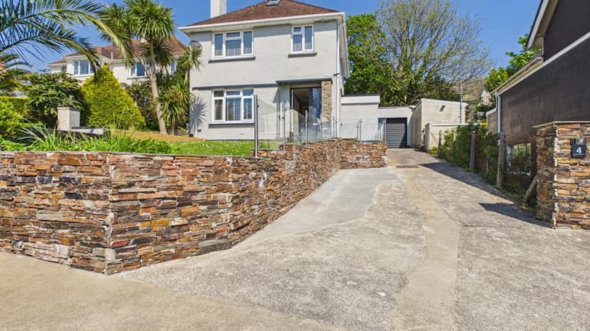 Mayfield House - 4 Bedroom House - Tenby