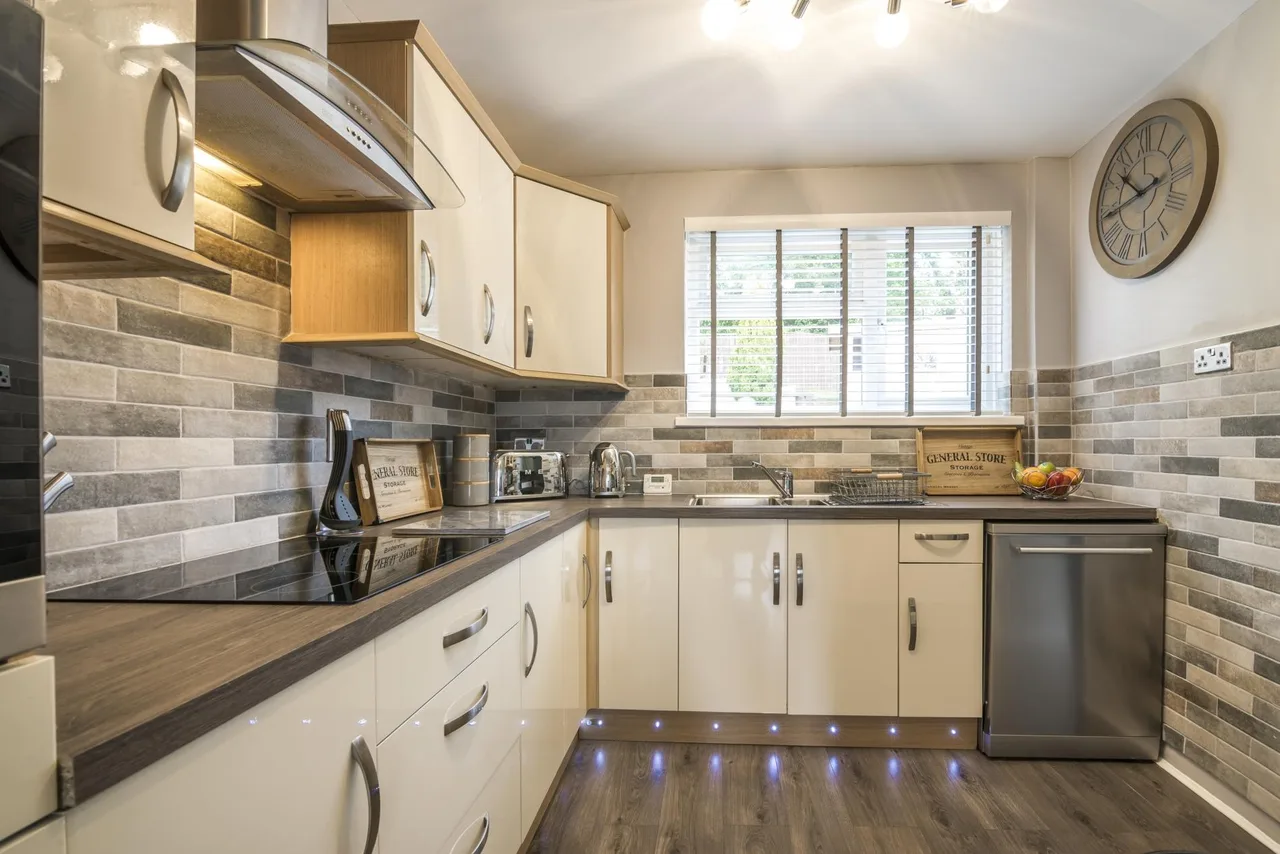 Centrally Located Four Bedroom House in Tenby photo 4