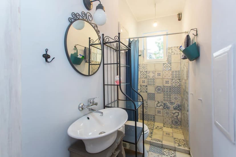 Colorful 2BDR Apartment in the City Center