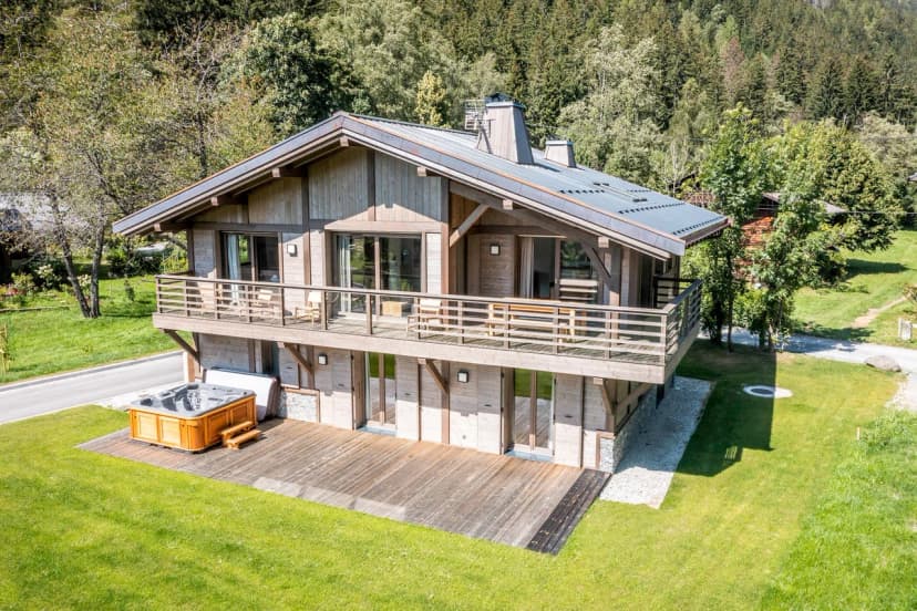Luxury Chalet with Jacuzzi in French Alps Ski Resorts