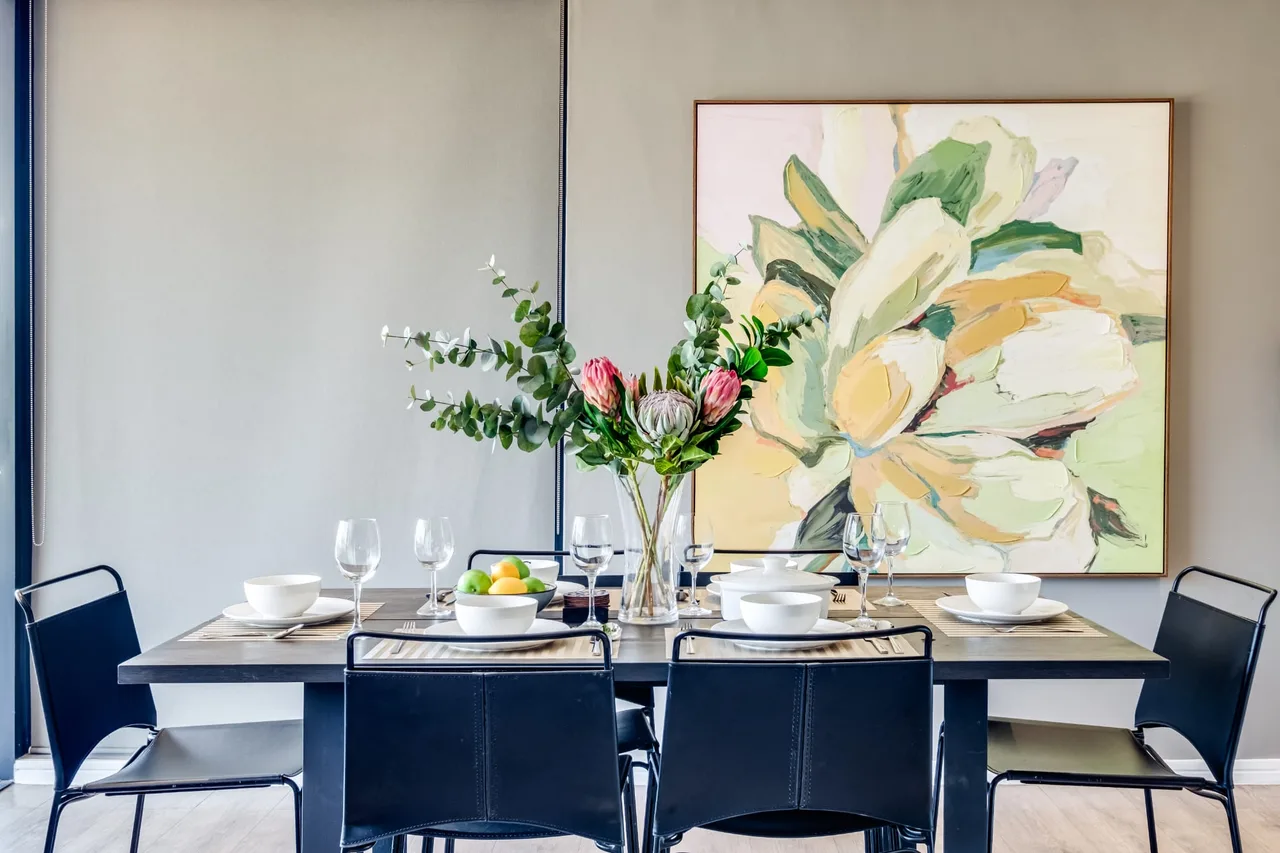 Urban Chic Two-Bedroom Apartment in Cape Town photo 2