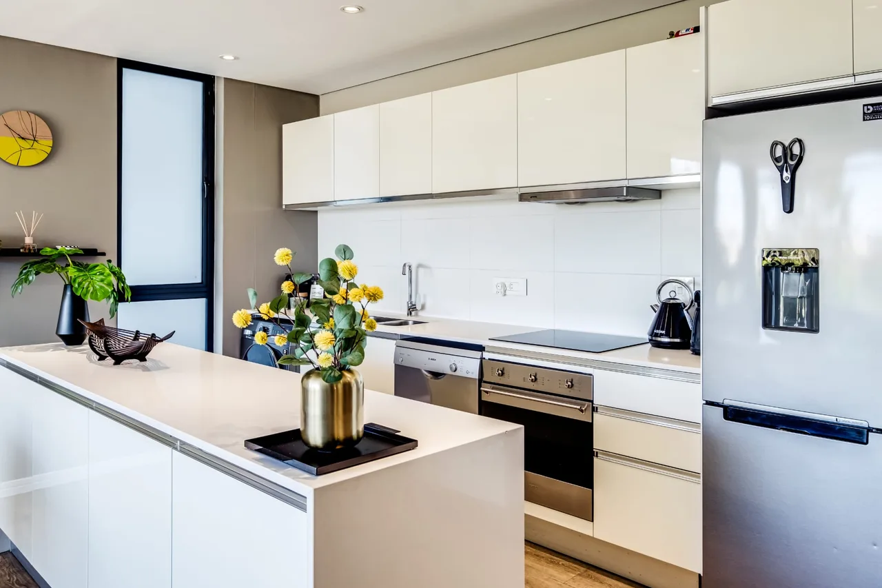 Urban Chic Two-Bedroom Apartment in Cape Town photo 3