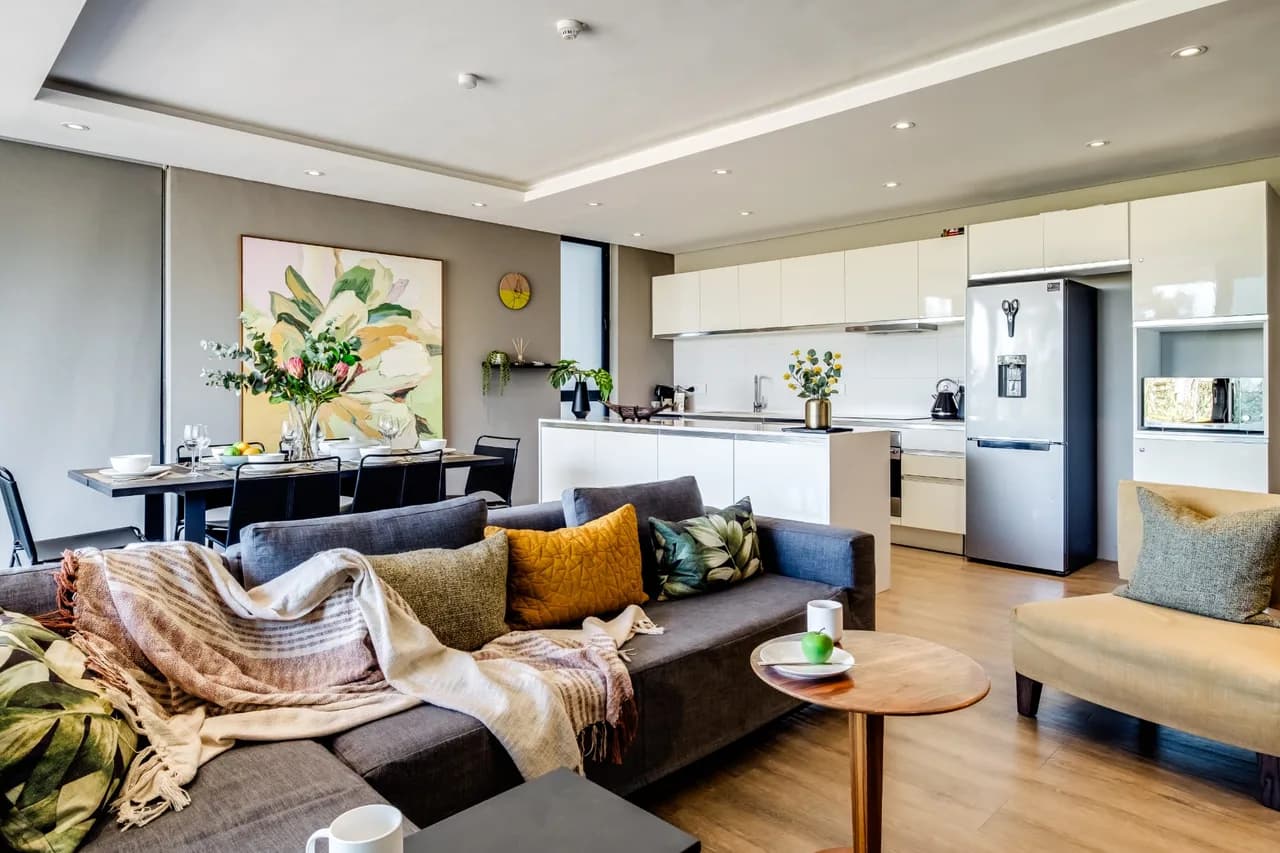 Urban Chic Two-Bedroom Apartment in Cape Town photo 5