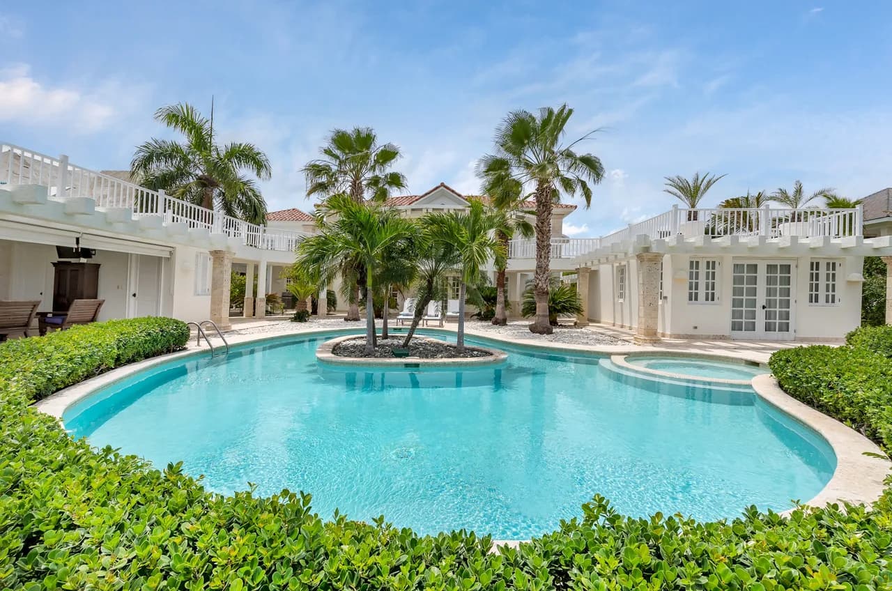 Elevated Six Bedroom Villa in Punta Cana photo 2