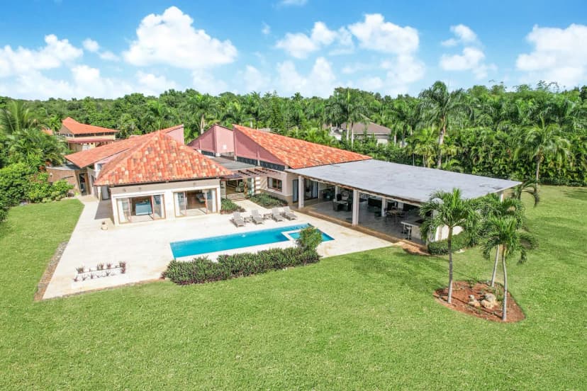 Elegant Five-Bedroom Retreat in La Romana