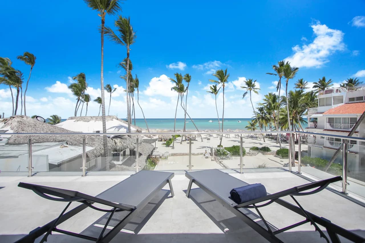 Beachfront Eight-Bedroom Villa in Bavaro photo 2