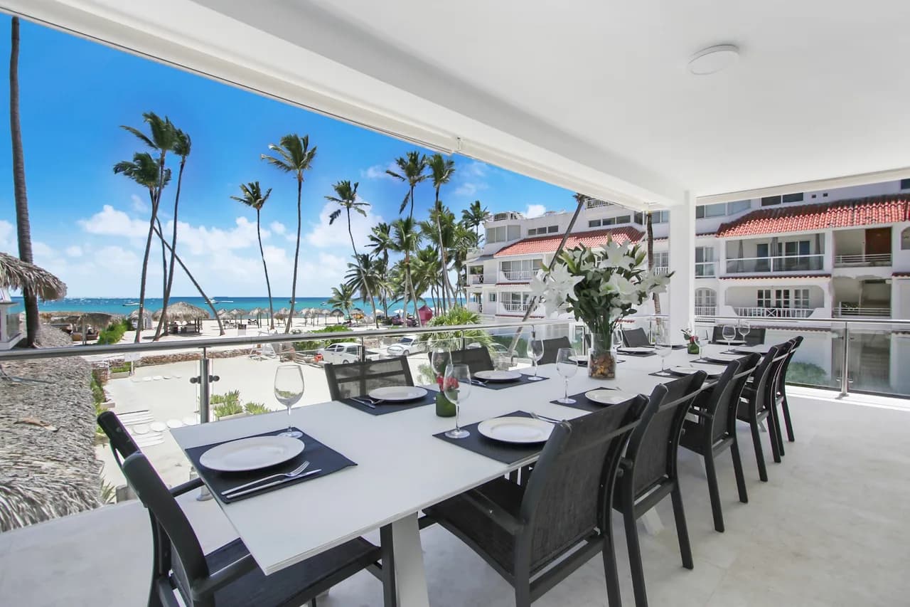 Beachfront Eight-Bedroom Villa in Bavaro photo 5