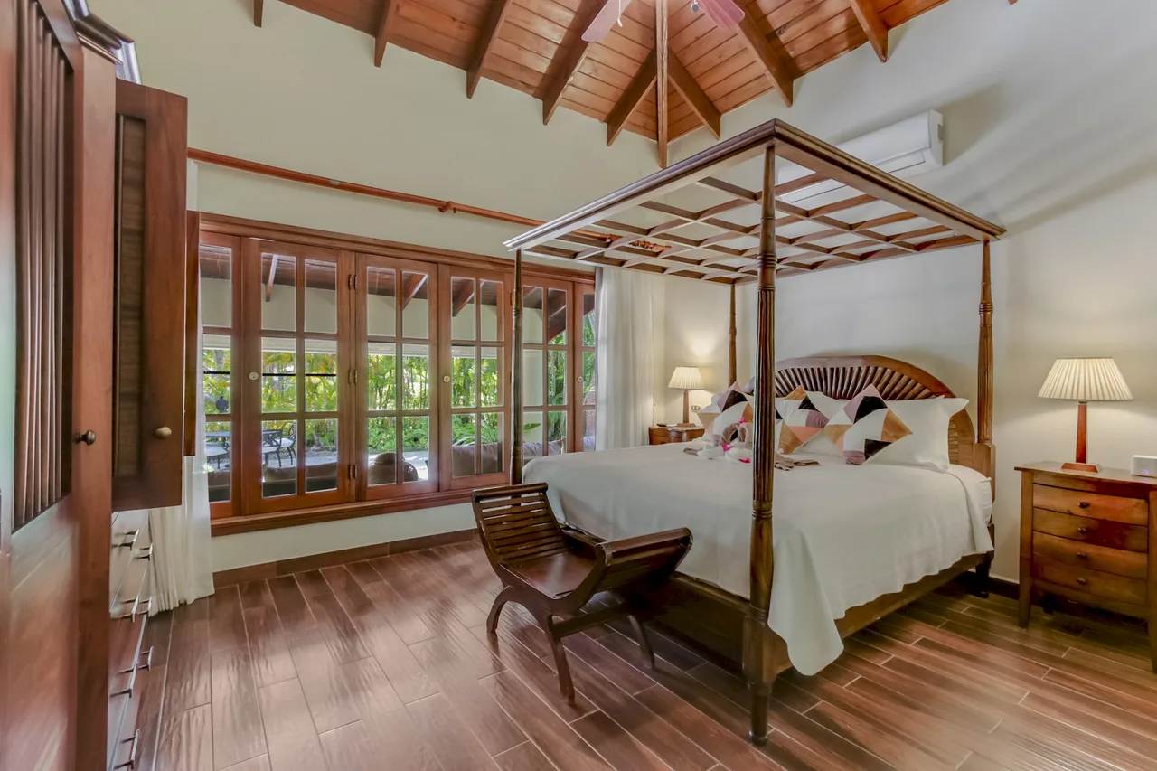 Poolside Four Bedroom Villa in Bavaro photo 2