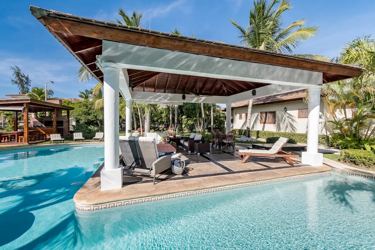 Poolside Four Bedroom Villa in Bavaro photo 4